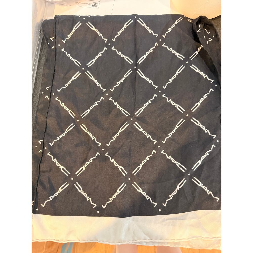 0259 MAC COSMETICS Artist Scarf **RARE